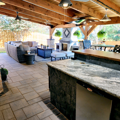 Custom outdoor entertainment area created in Knoxville TN